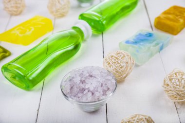 Spa uygulamaları bir beyaz ahşap tablo.