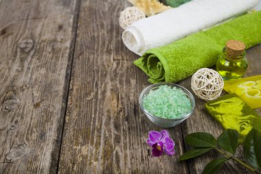 Spa uygulamaları eski ahşap masa.