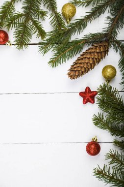 Noel natürmort ahşap bir masa üzerinde.