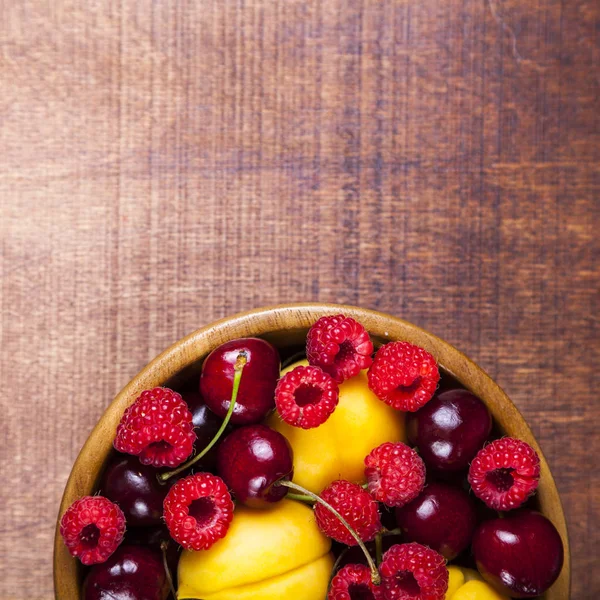Ripe berries in a plate — Stock Photo, Image
