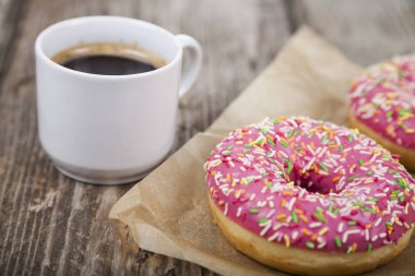 Bir fincan kahve ve çörek