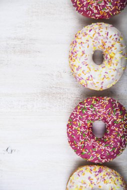 Çok renkli donut yakın çekim 