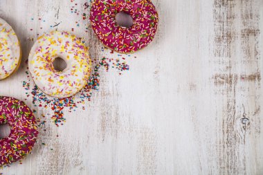 Çok renkli donut yakın çekim 