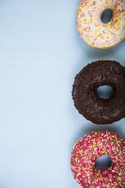 Çok renkli donut yakın çekim 