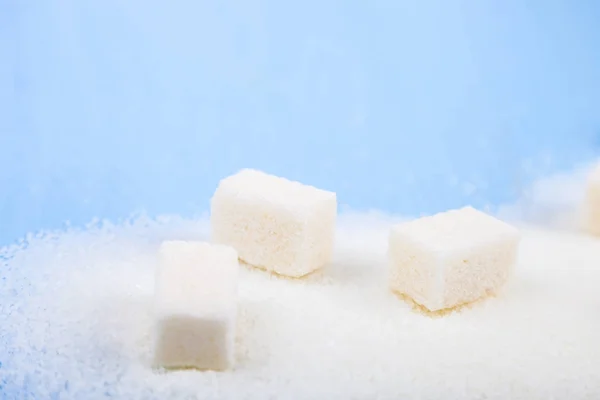 Biały cukier i kostki cukru — Zdjęcie stockowe