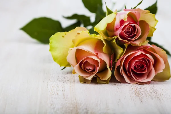 Bir buket pembe gül. 