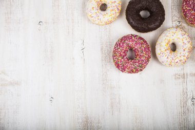 Çok renkli donut yakın çekim 