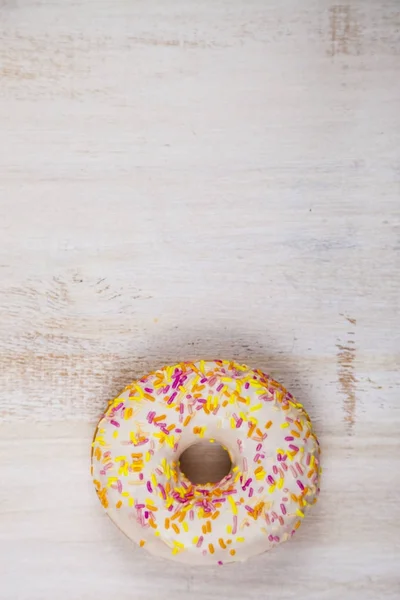 Donut close-up on a wooden background. — Stock Photo, Image