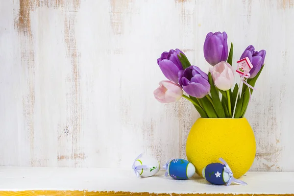 Bouquet purple tulips and Easter eggs — Stock Photo, Image