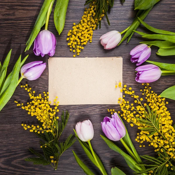 Ramo de tulipanes, mimosa y papel —  Fotos de Stock