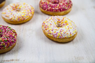 Çok renkli donut yakın çekim