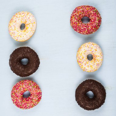 Çok renkli donut yakın çekim 