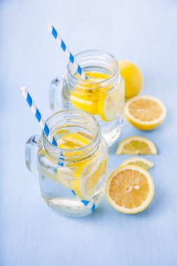 Limonlu buzlu soğuk su 