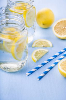 Limonlu buzlu soğuk su 