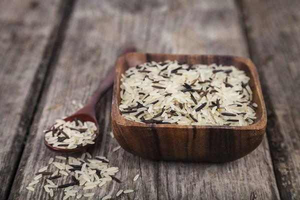 Mezcla de diferentes variedades de arroz — Foto de Stock