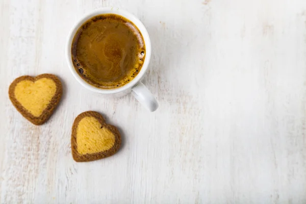 Kawa i ciastka w kształcie serca — Zdjęcie stockowe