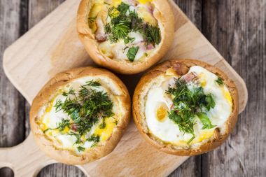 Çörek pastırmalı omlet.