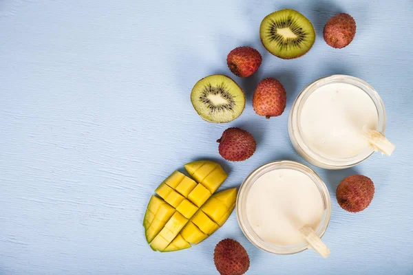 Yogurt con frutta tropicale — Foto Stock