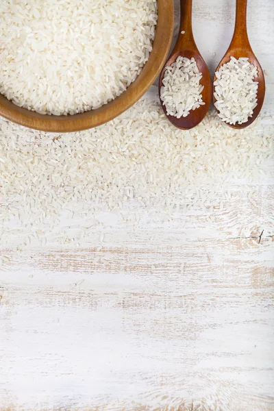 Arroz crudo en un tazón — Foto de Stock