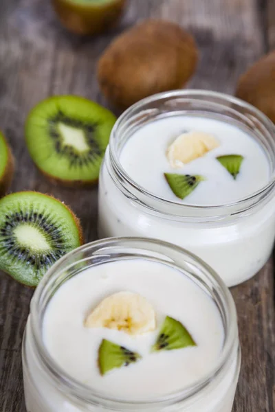 Yogurt con kiwi — Foto Stock