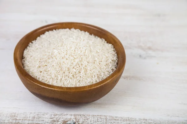 Raw rice in a bowl — Stock Photo, Image