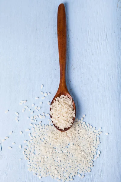원시 쌀과 숟가락 — 스톡 사진
