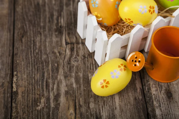 Osterstillleben mit Ostereiern. — Stockfoto