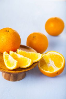 Tahta tabakta portakallar 