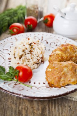 Lezzetli Beşamel sos, domates ve maydanoz