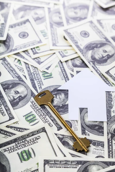 Cardboard house and key on the money — Stock Photo, Image