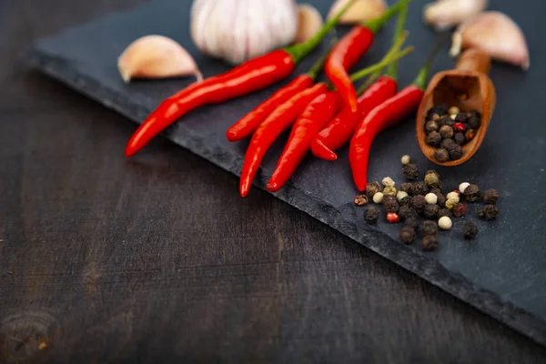 레드 칠리 페 퍼, 마늘과 뜨거운 후추 — 스톡 사진