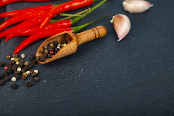 Red chili pepper, garlic and hot peppercorns — Stock Photo, Image