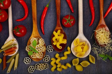 Farklı kaşık makarna 