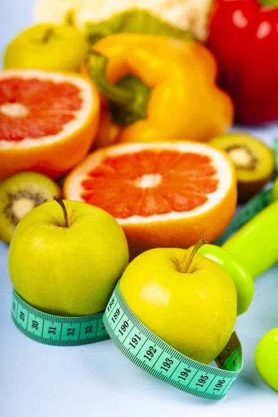 Food Diet Dumbbells Wooden Background Concept Diet Healthy Lifestyle — Stock Photo, Image