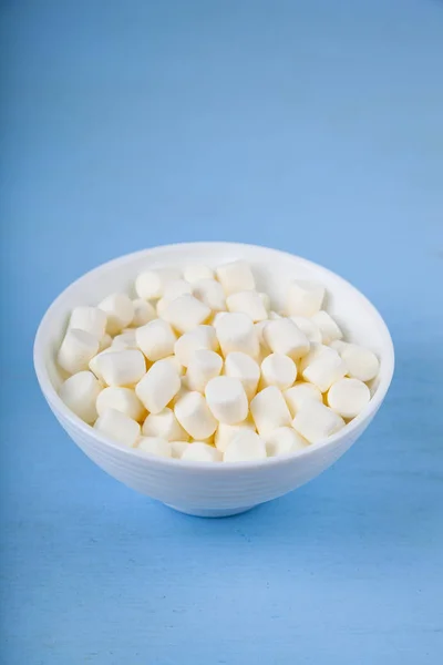 Marshmallow i en skål — Stockfoto