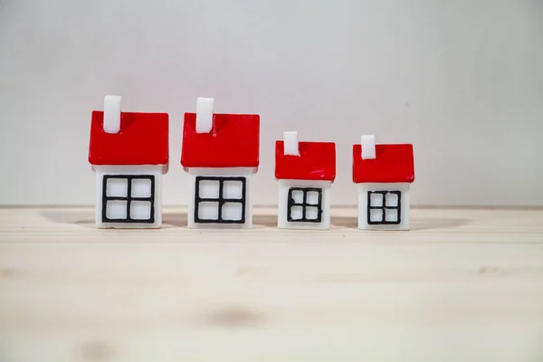 Malé domky s červenými kryty — Stock fotografie