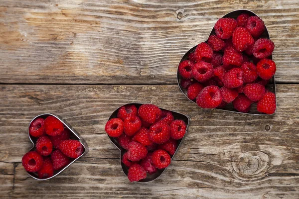 Lamponi maturi a forma di cuore — Foto Stock