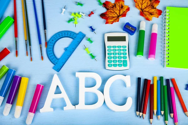 Tételek az iskola és a betűk ABC — Stock Fotó