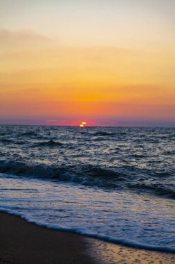 Gün batımında güzel deniz. 