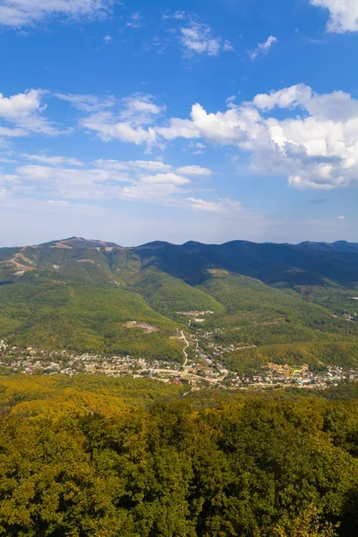 Hermosa vista de los picos de montaña —  Fotos de Stock