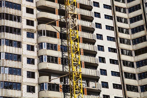 Tamamlanmamış bir apartman dairesi. Yakın plan. Şehir emlak.