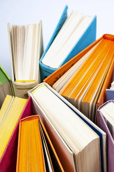 Çok Renkli Kapaklı Kitaplar Yakın Plan Eğitim Kavramı — Stok fotoğraf