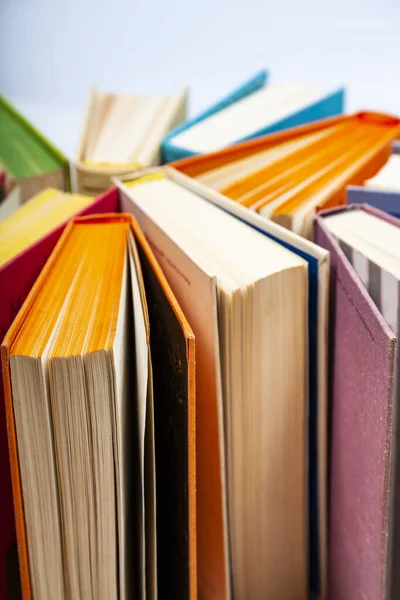 Książki Wielu Kolorach Obejmuje Zbliżenie Koncepcja Edukacji — Zdjęcie stockowe