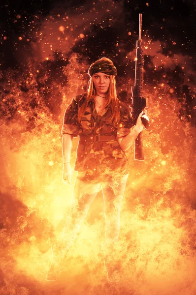 Bir kadın asker — Stok fotoğraf