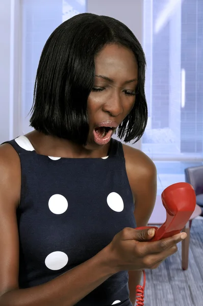 Vrouw aan de telefoon — Stockfoto