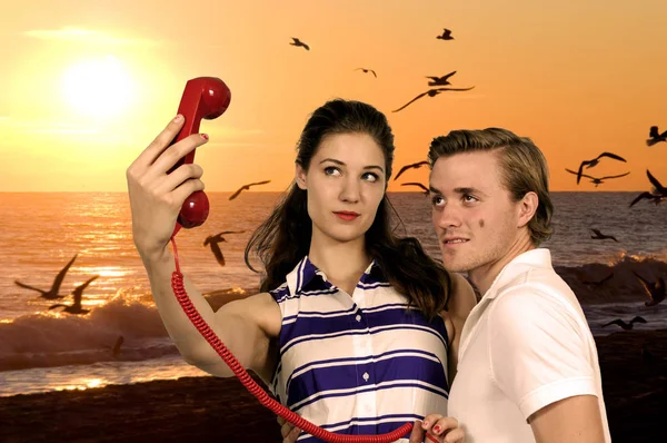 Woman and man taking a selfie — Stock Photo, Image