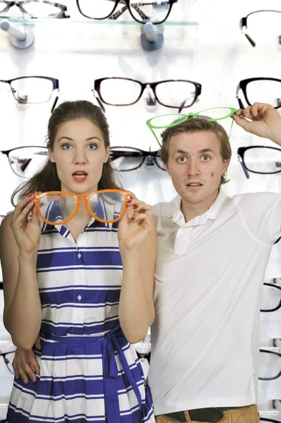 Couple with silly glasses — Stock Photo, Image