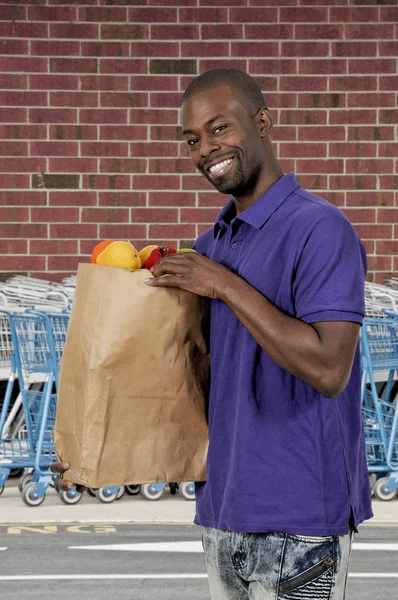 Black Man Grocery Shopping — Stock Photo, Image