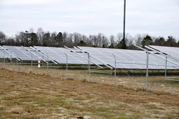 Moderní solární farma — Stock fotografie