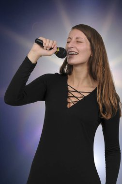 güzel kadın şarkıcı